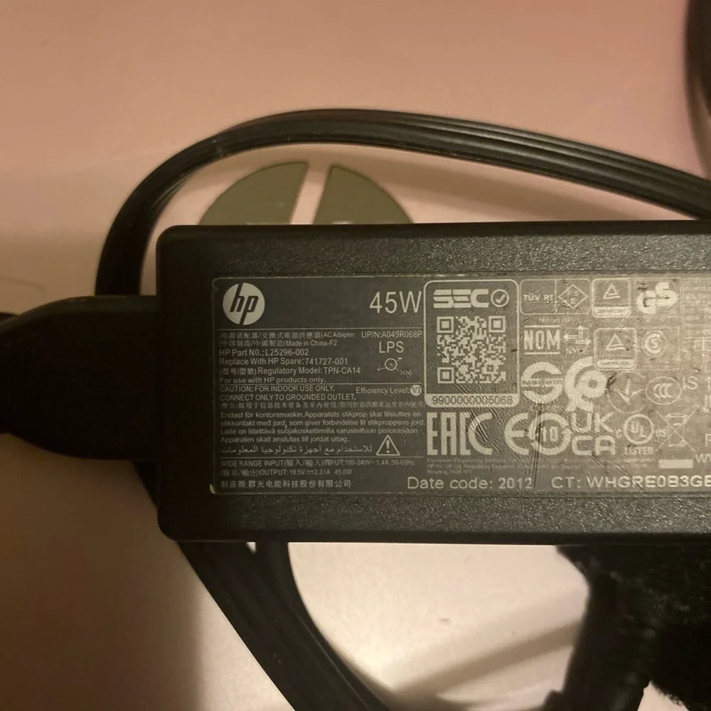 GOLD HP 14 LAPTOP CHARGER INCLUDED